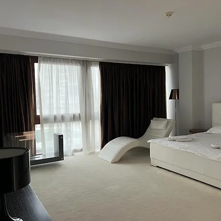 Silverdeluxe Apartment